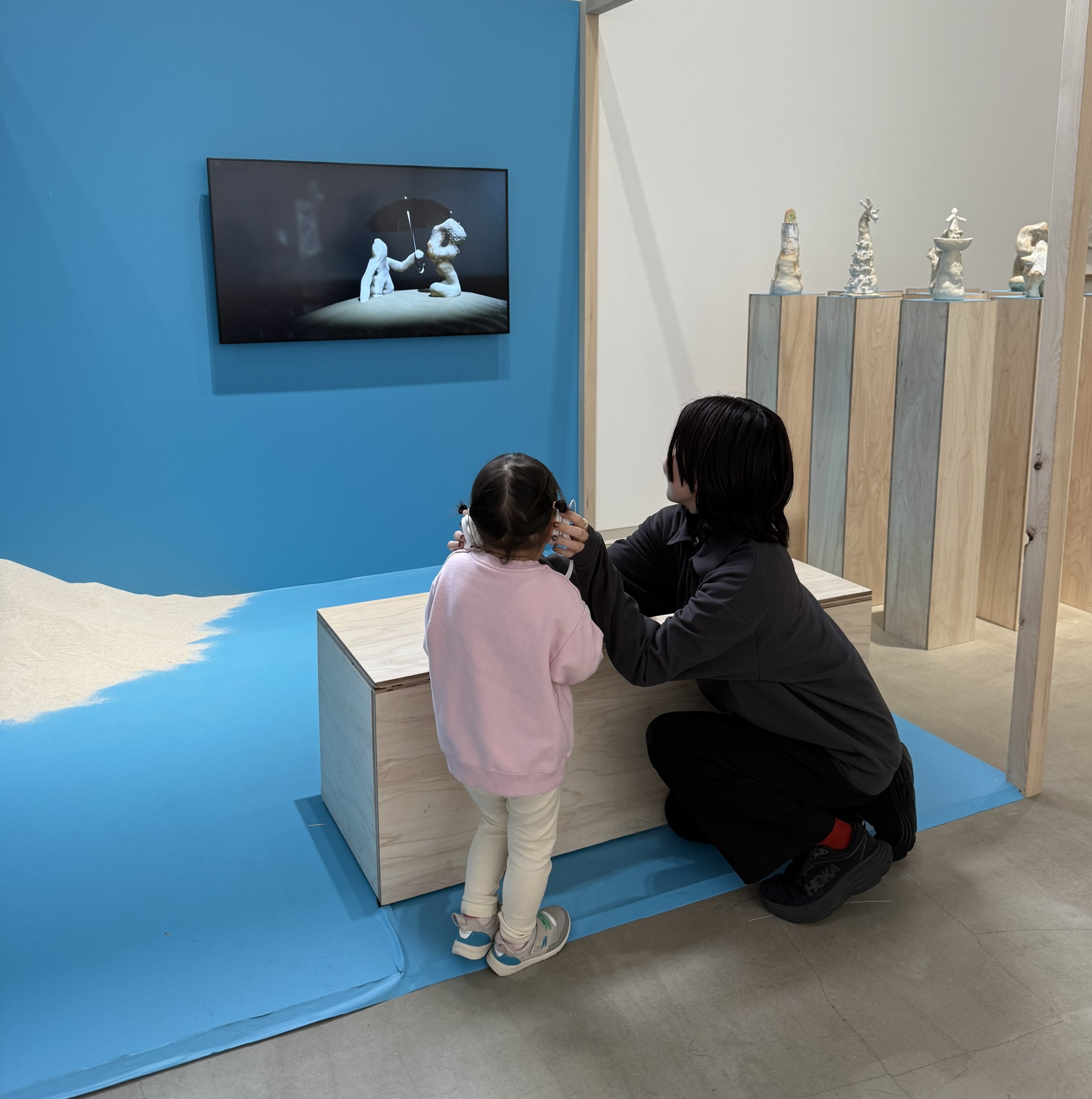 【ファミリーアワー】開館前に親子でアート鑑賞を楽しもう！ 【バグスクール2024：野性の都市 関連プログラム】風景